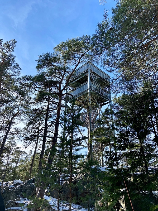 Näköalatorni Lähteelän ulkoilualueella