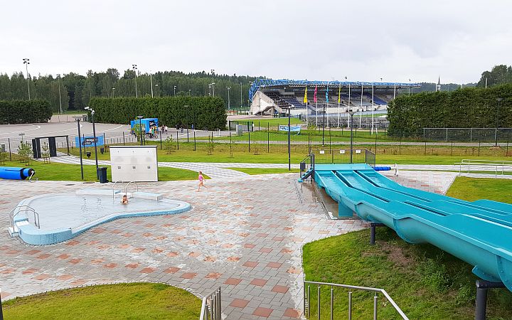 Leppävaaran maauimalan vesiliukumäet ja kahluuallas