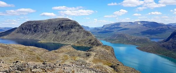 Besseggen Bessvatnet ja Gjende järvi vaellusreitti Norjassa