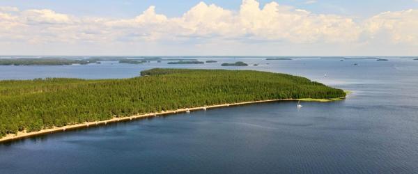 Päihäniemen ranta Taipalsaaressa Itä-Suomessa