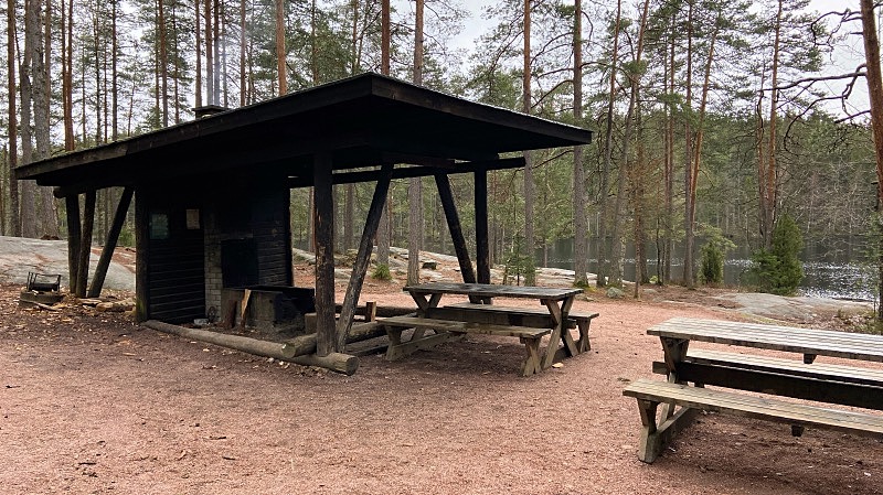 Nuotiopaikka Salmen ulkoilualueella Vihdissä