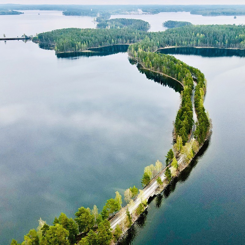 Punkaharjun maisematie keväällä. Kuva otettu ylhäältä.