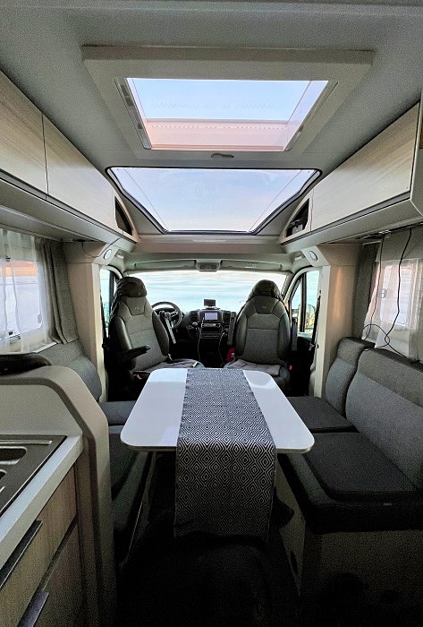 Adria Compact dl plus sisältä
