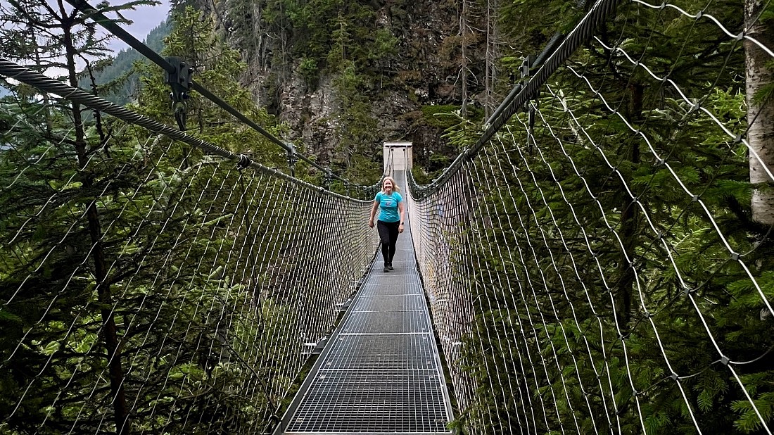 Riesach vesiputouksen riippusillalla Itävallassa