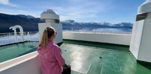 Autolautalla Pohjois-Norjan upeissa maisemissa.