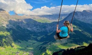 Adelboden jättikeinussa Sveitsissä.