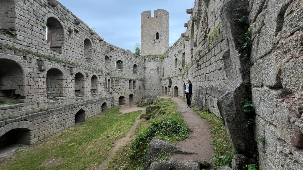 Château de Haut-Andlau ovaalin muotoinen linna Ranskassa.