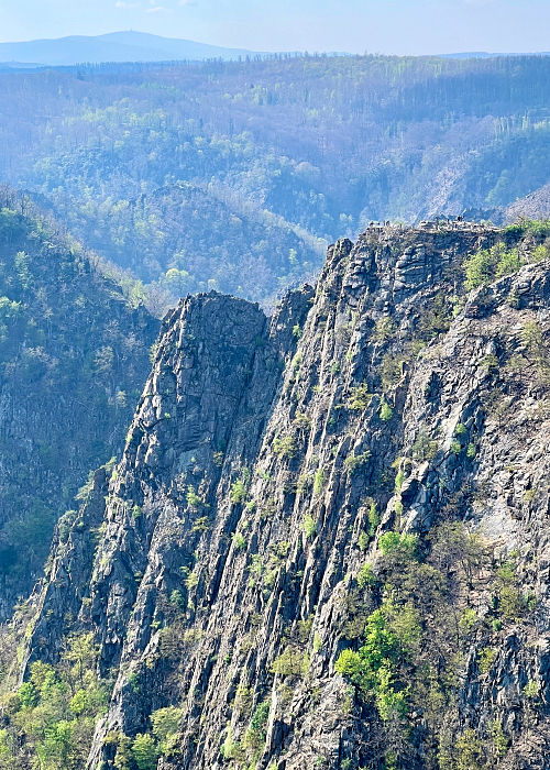 Näköala Hexentanzplatzilta Roßtrappan suuntaan.