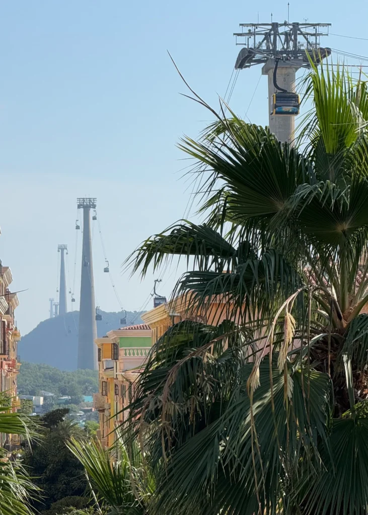 Maailman pisin köysihissi Vietnamissa Phu Quocin saarella Sunset Townissa.