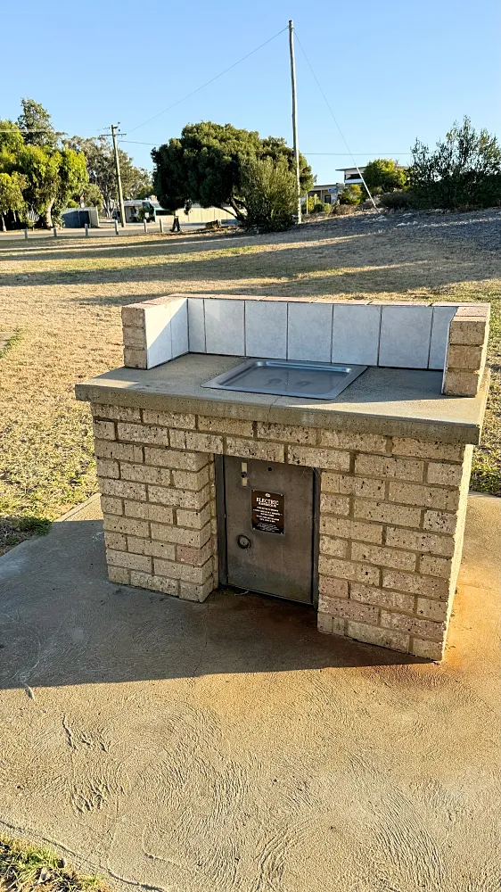 Leemanin piknik-alueen sähkögrilli.