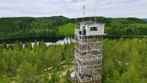 Upea Häähninmäen näkötorni Hankasalmella.