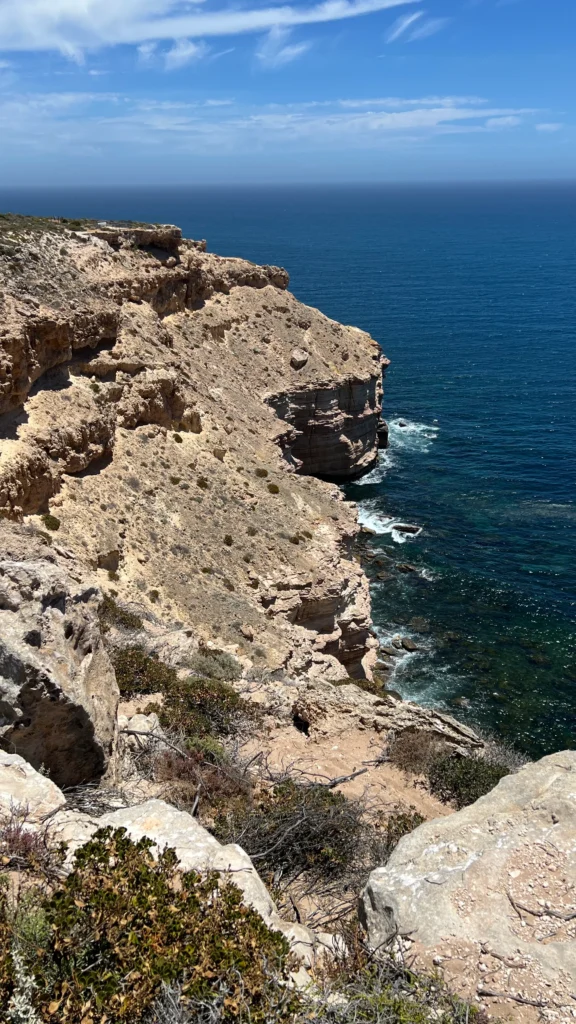 Kalbarri Castle Cove jyrkännemaisemaa.