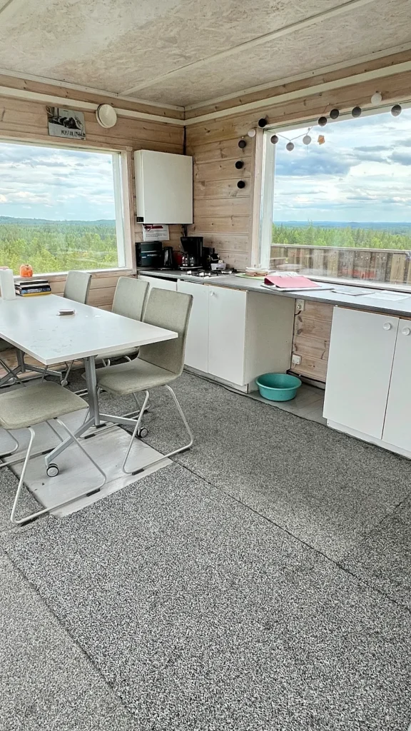 Häähninmäen näkötornin sisätilat.