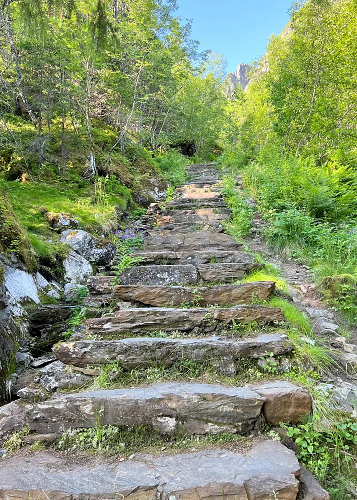 Helglandstrappan portaat lähtöpisteessä.