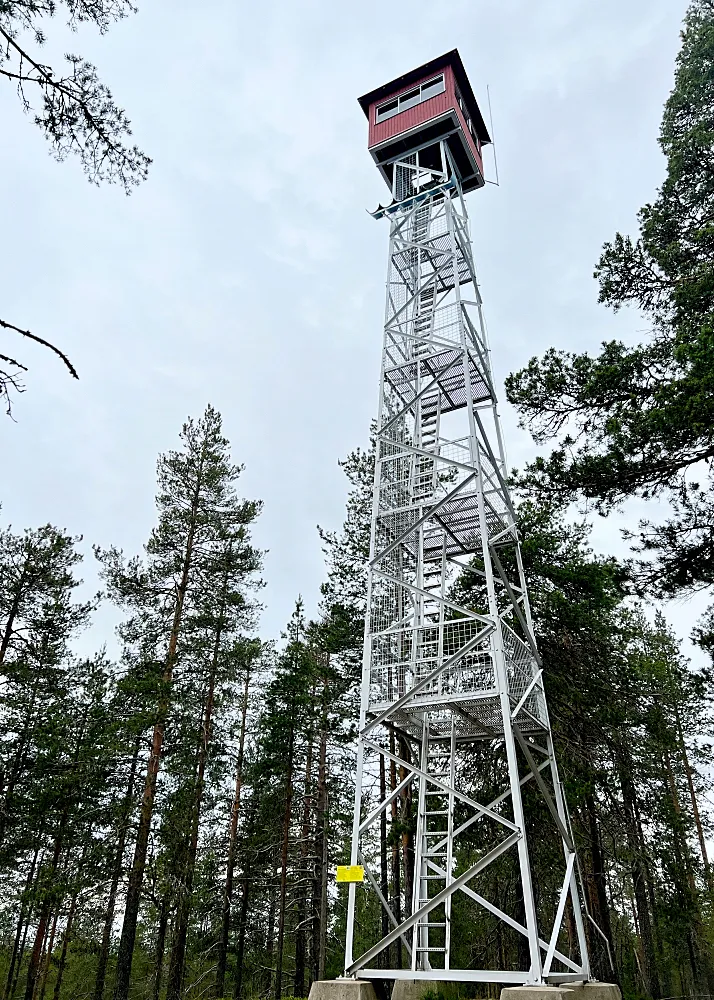 Pookivaaran palovartijan torni Rokuan kansallipuistossa.