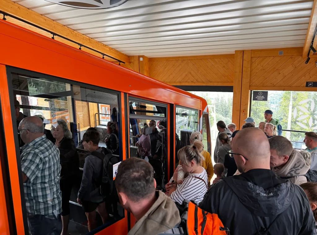 Funikulaari Gubałówkalle Zakopanessa.